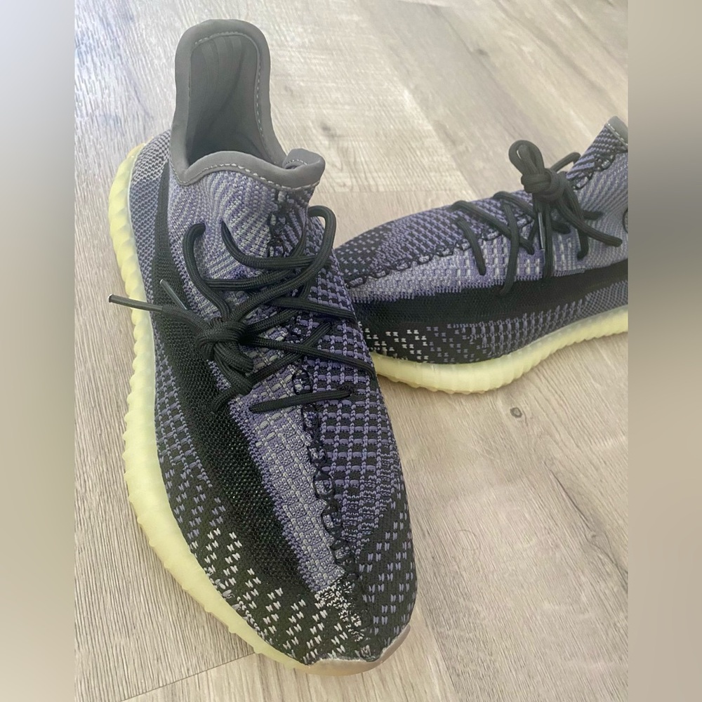 Yeezy Boost 350 v2 Asriel